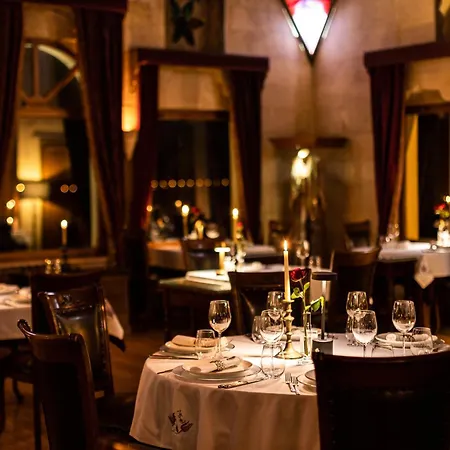 Museum - Relais & Chateaux 3* 우치사르